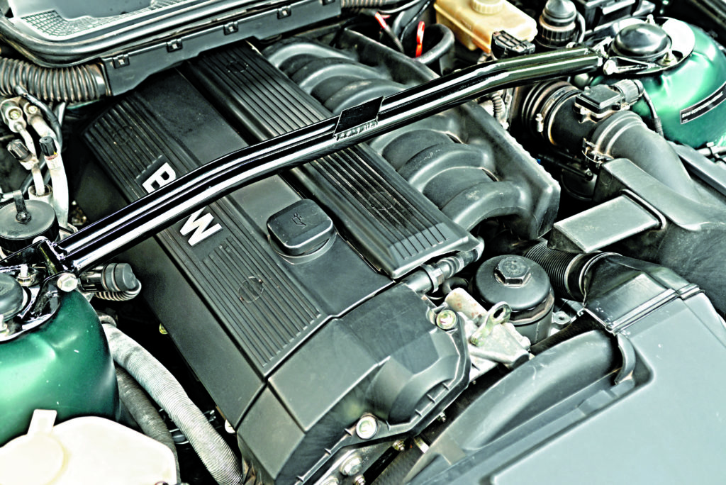 Tuning-BMW-E36-Cabrio-silnik
