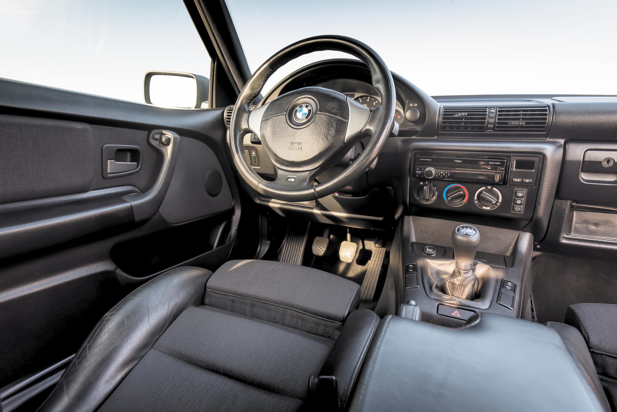 Tuning-BMW-E36-Compact-323ti-wnętrze