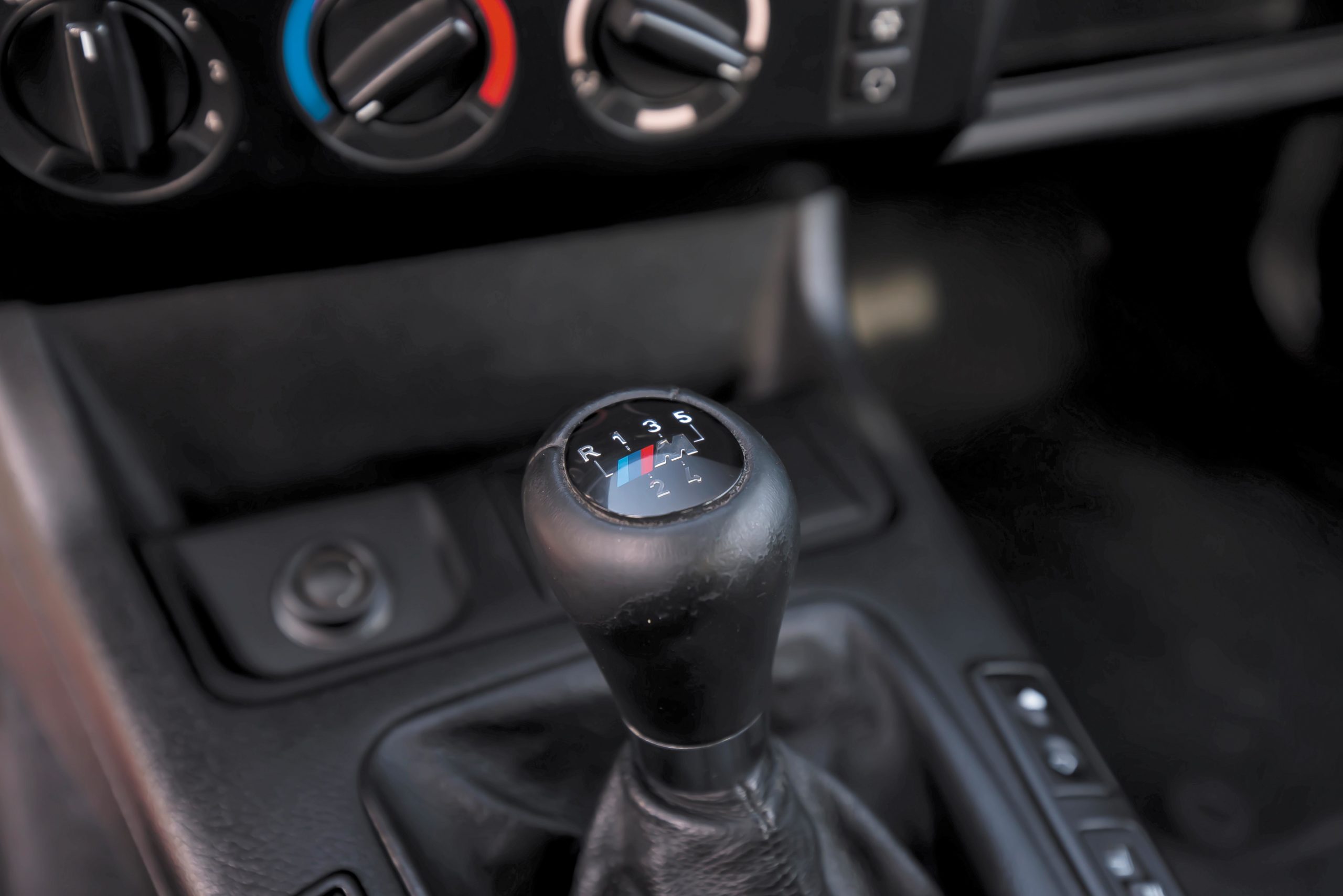 Tuning-BMW-E36-Compact-323ti-dzwignia zmiany biegów