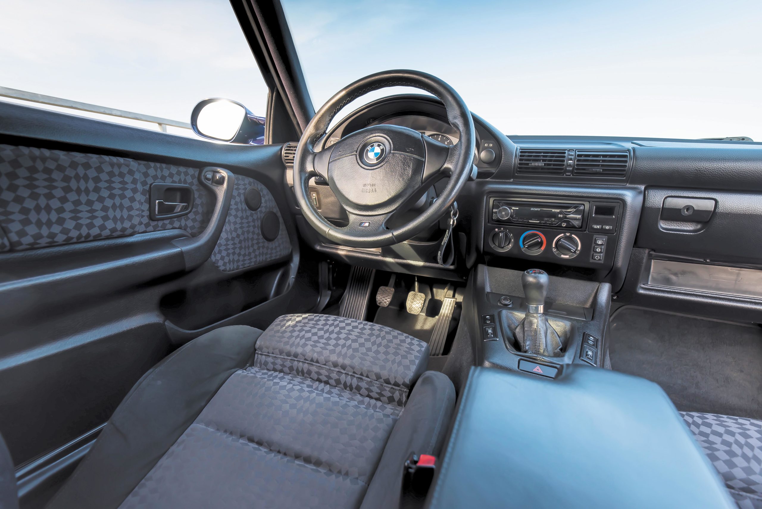 Tuning-BMW-E36-Compact-323ti-kokpit