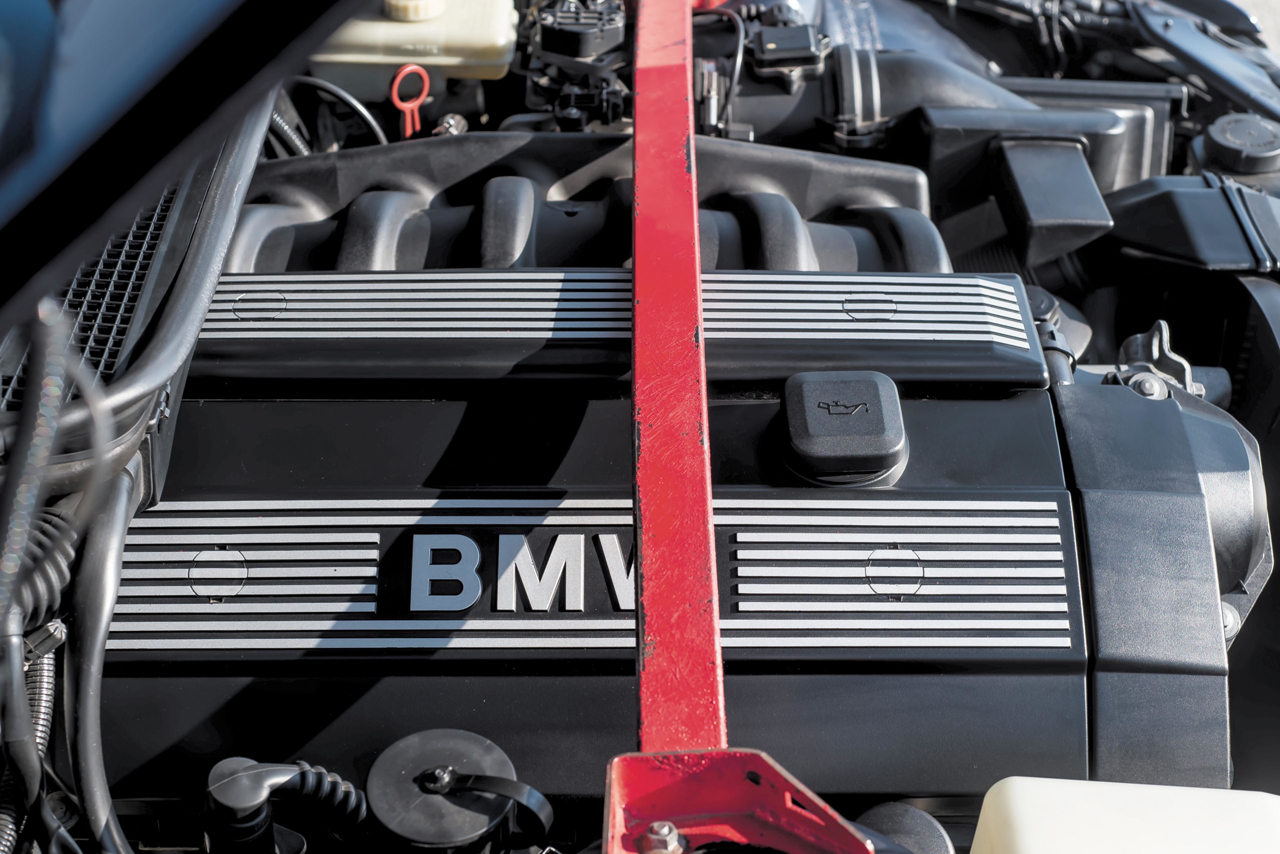 Tuning-BMW-E36-Compact-323ti-silnik