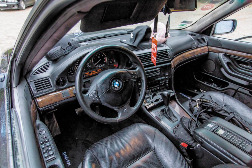 Tuning-BMW-E38-740i-Individual-kokpit