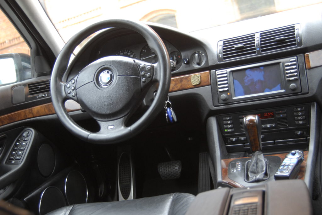Tuning-BMW-E39-530d-kokpit