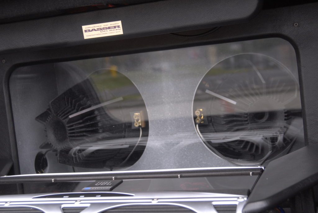 Tuning-BMW-E39-530d-car audio JBL