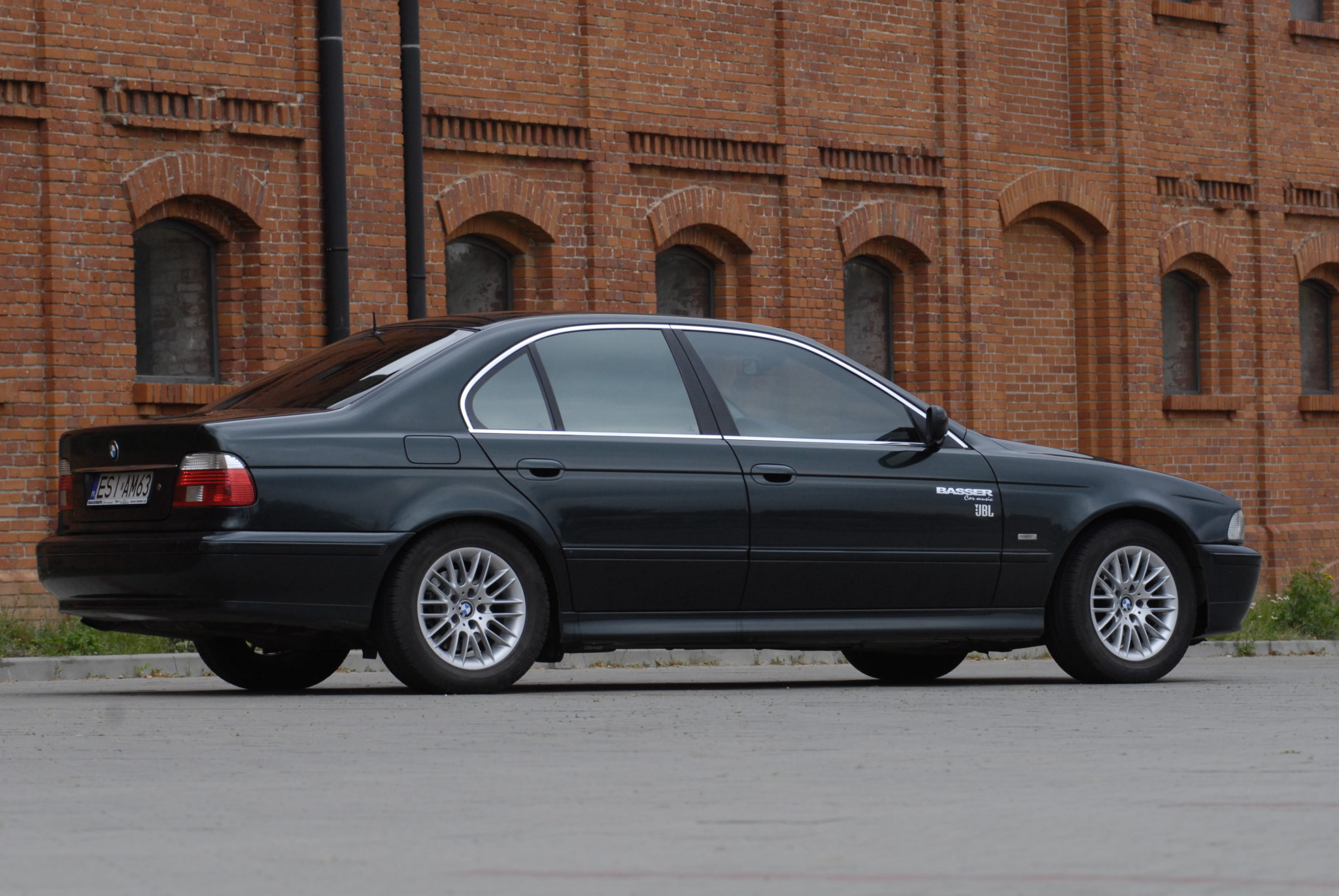 Bardzo głośne BMW E39 530d bez typowego bagażnika Trends
