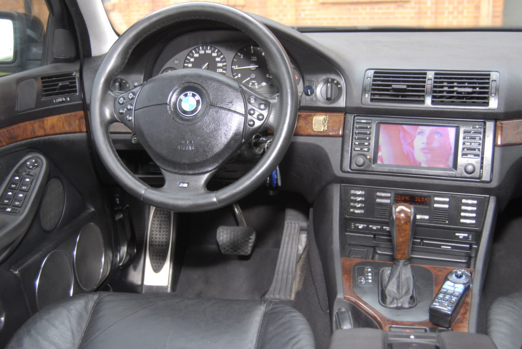 Tuning-BMW-E39-530d-kokpit