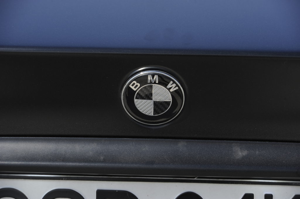 Tuning-BMW-E46-330i-logo bmw
