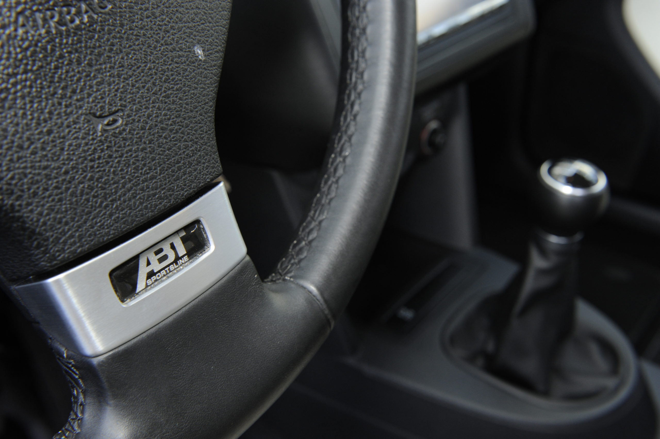 Tuning-VW-Caddy-2.0-TDI-kierownica z logo abt