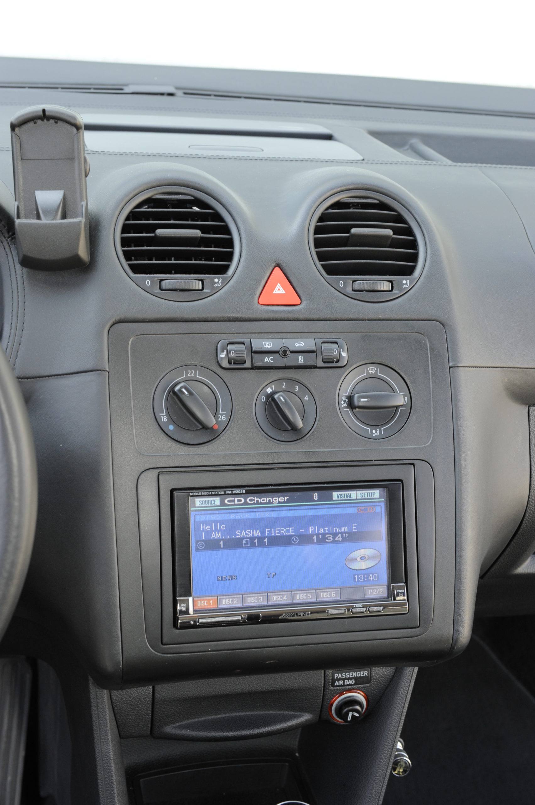 Tuning-VW-Caddy-2.0-TDI-panel car audio