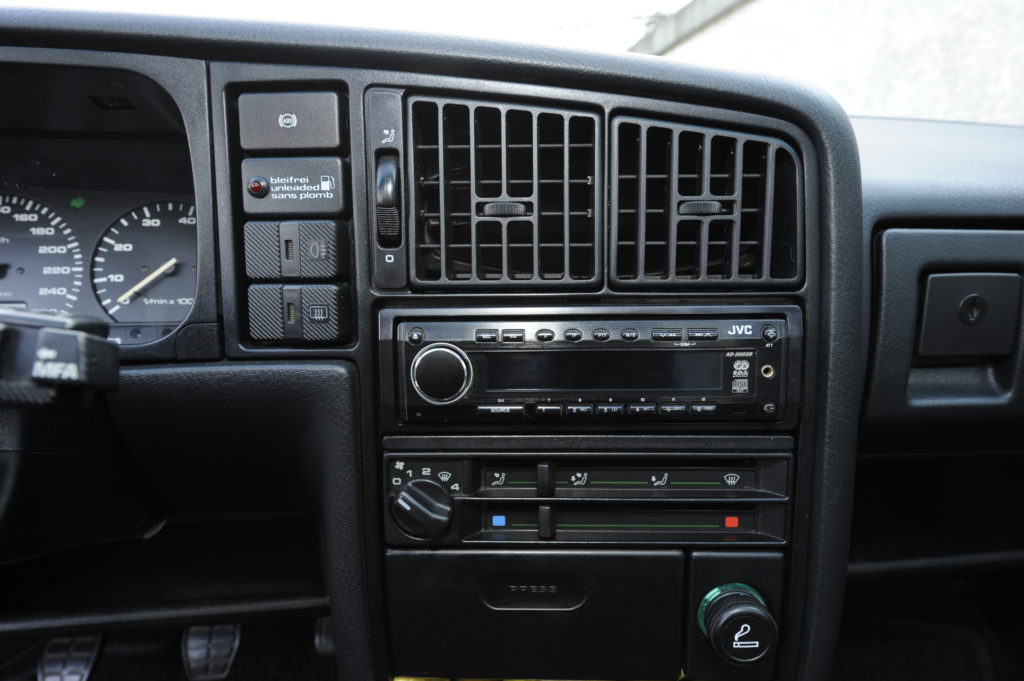 Tuning-VW-Corrado-G60-panel środkowy