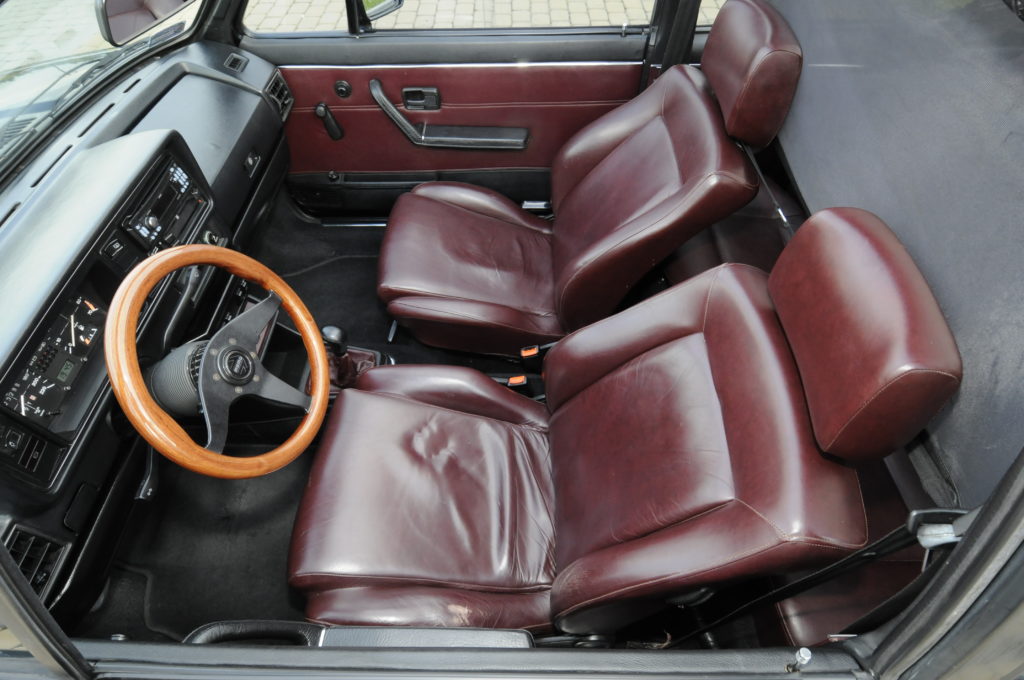 Tuning-VW-Golf-1-cabrio-kokpit i przednie fotele