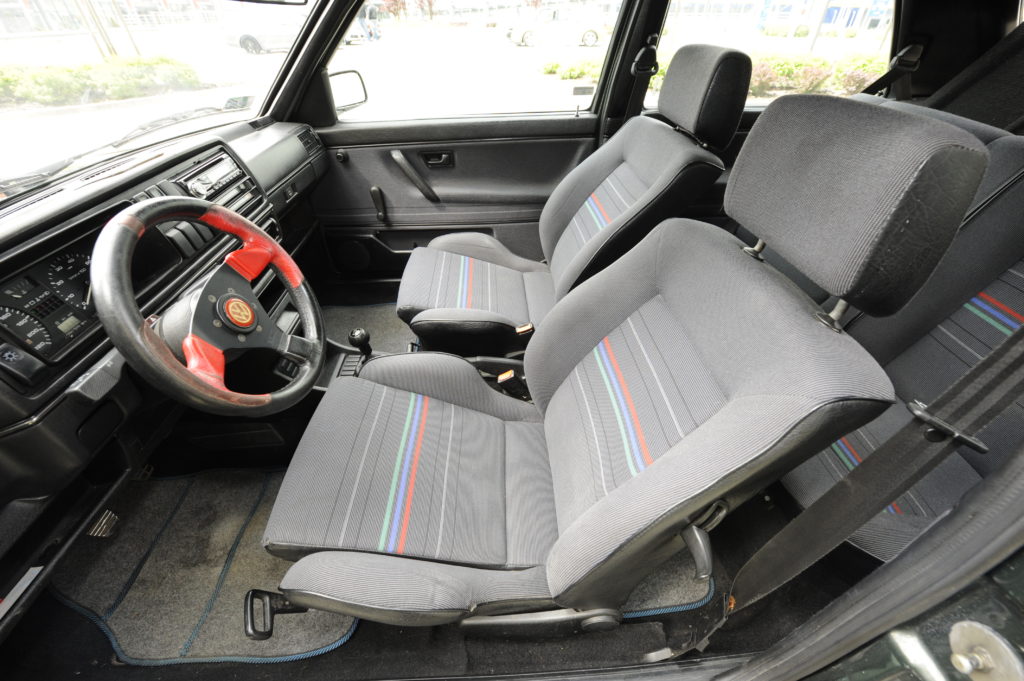 Tuning-VW-Golf-2-GT-Special-wnętrze