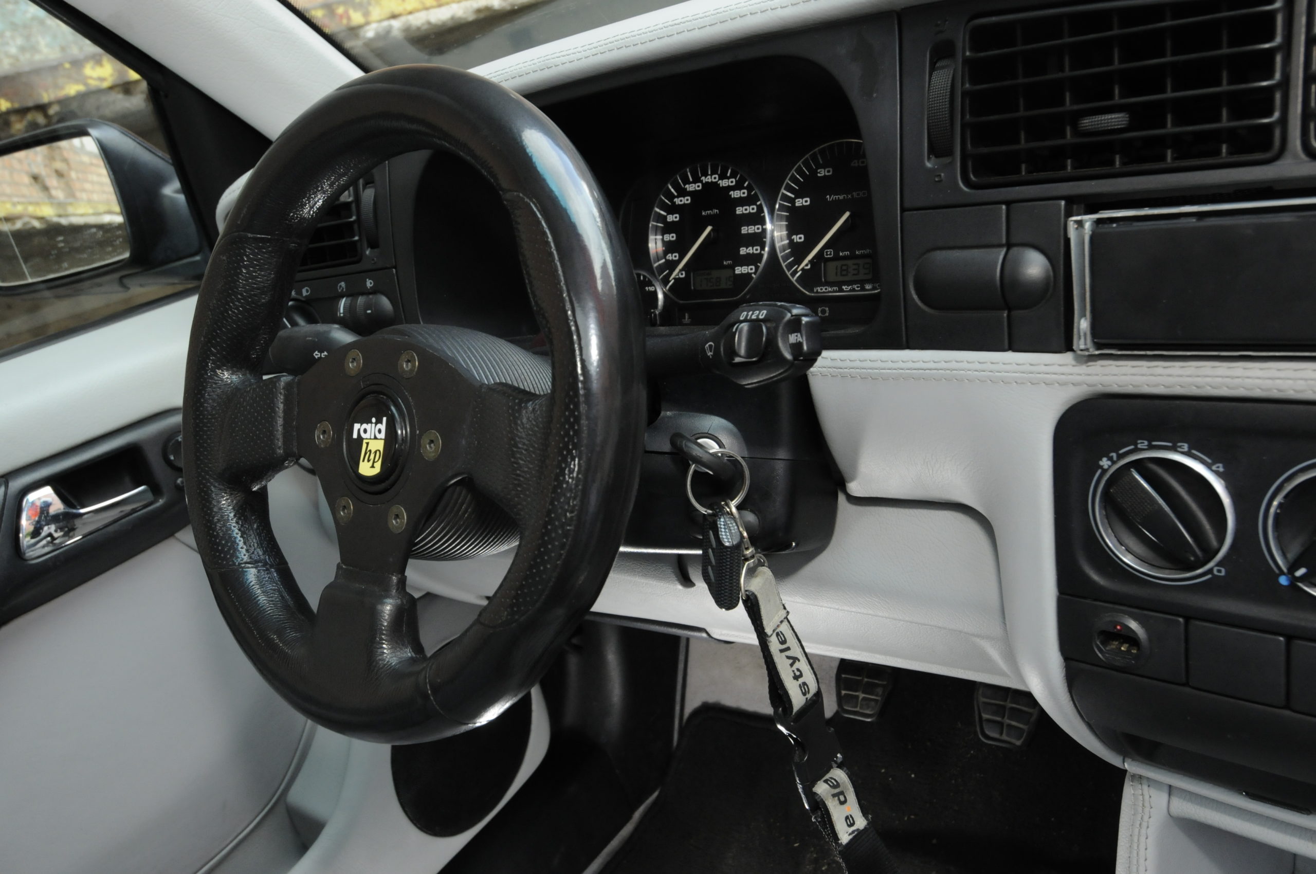 Tuning-VW-Golf-3-VR6-kierownica raid hp