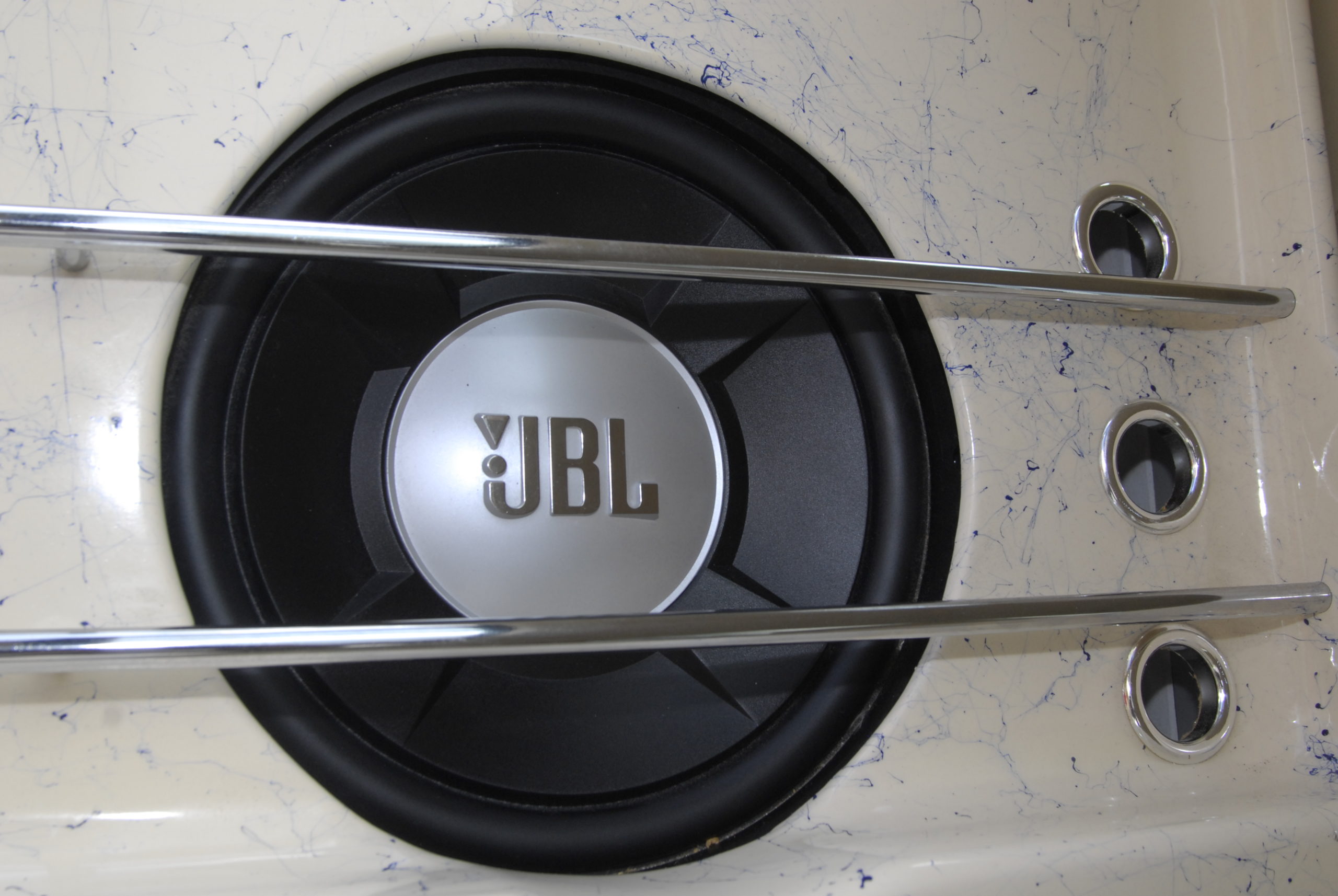 Tuning-VW-Golf-3-VR6-glosnik JBL