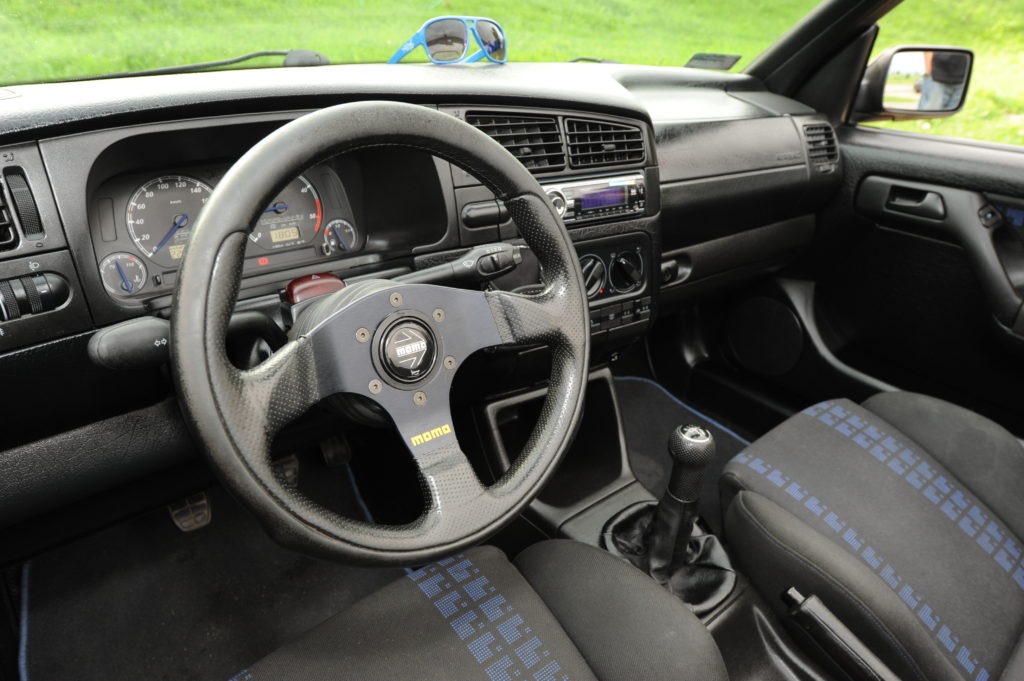 Tuning-VW-Golf-3-cabrio-kokpit