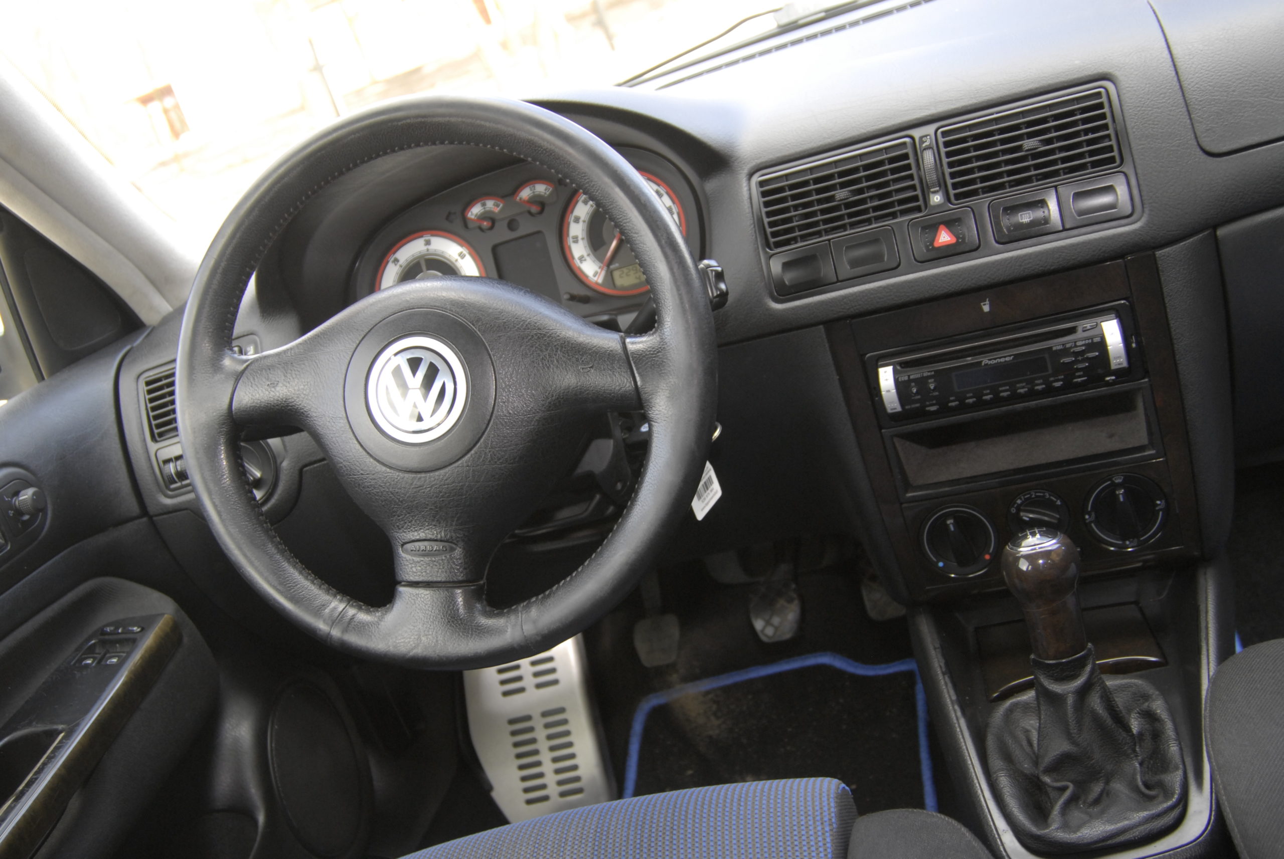 Tuning-VW-Golf-4-TDI-kokpit