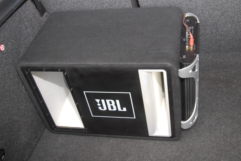 Tuning-VW-Golf-4-TDI-glosnik jbl