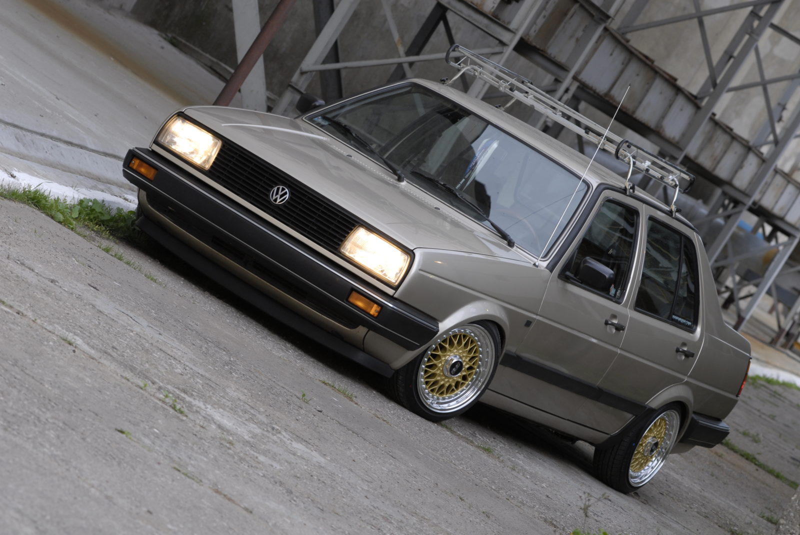 VOLKSWAGEN JETTA 2