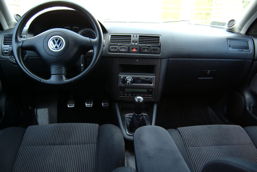 VW Bora 1.9 TDI kokpit