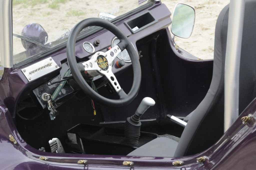 VW-Buggy-1.6-kokpit