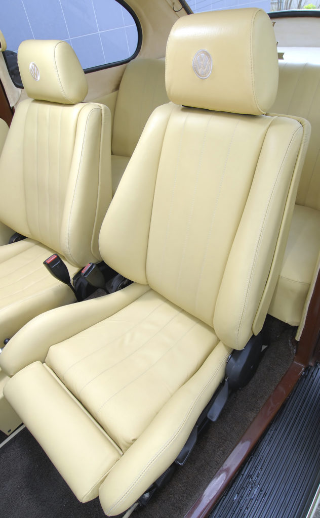 VW Garbus 1302 Custom przednie skórzane fotele