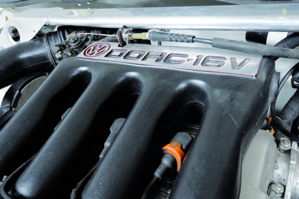 VW Golf 1 GTI Pirelli silnik DOHC 16V