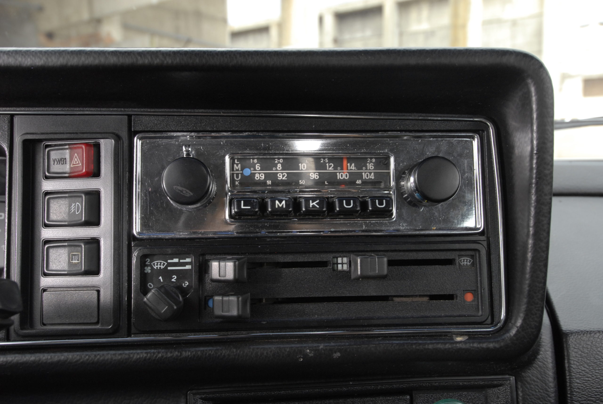 VW Golf Mk 1 Pirelli radio Blaupunkt