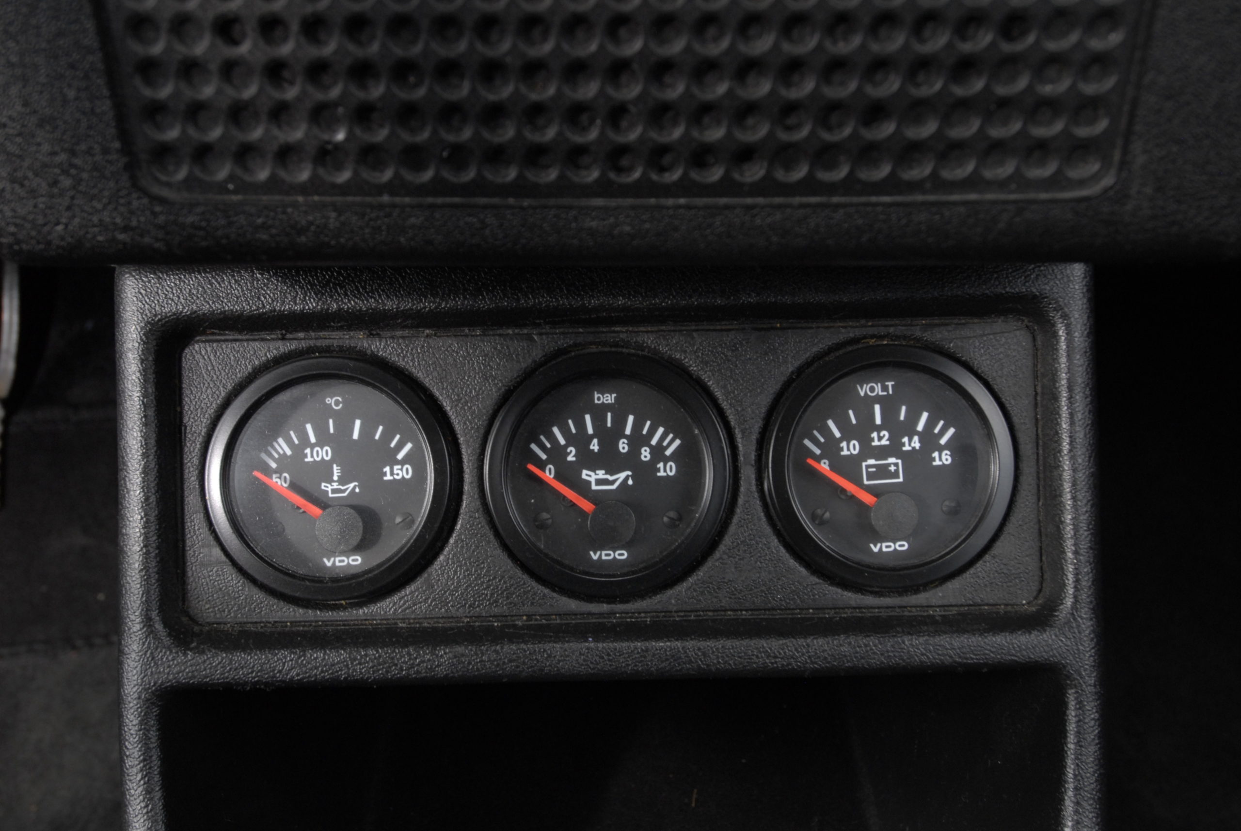 VW Golf Mk 1 Pirelli wskaźniki