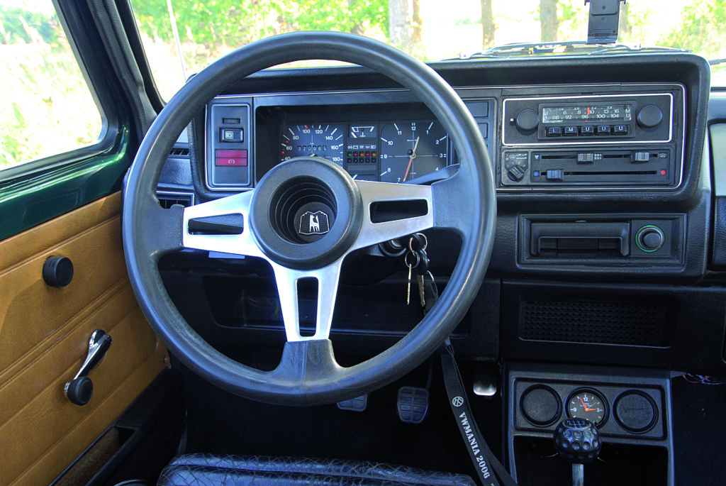 VW Golf Mk1 1.6D kokpit