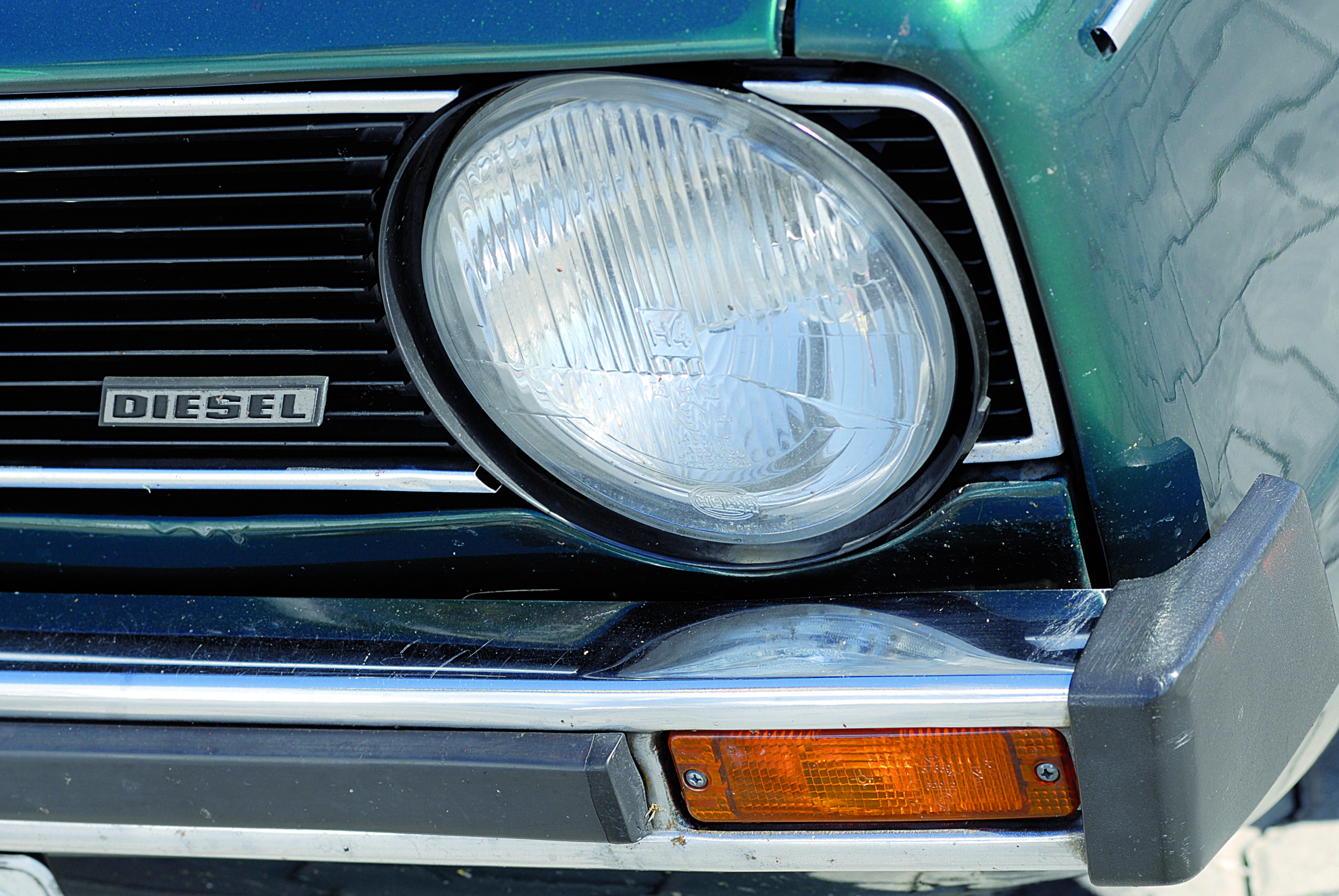 VW Golf Mk1 1.6D przedni reflektor