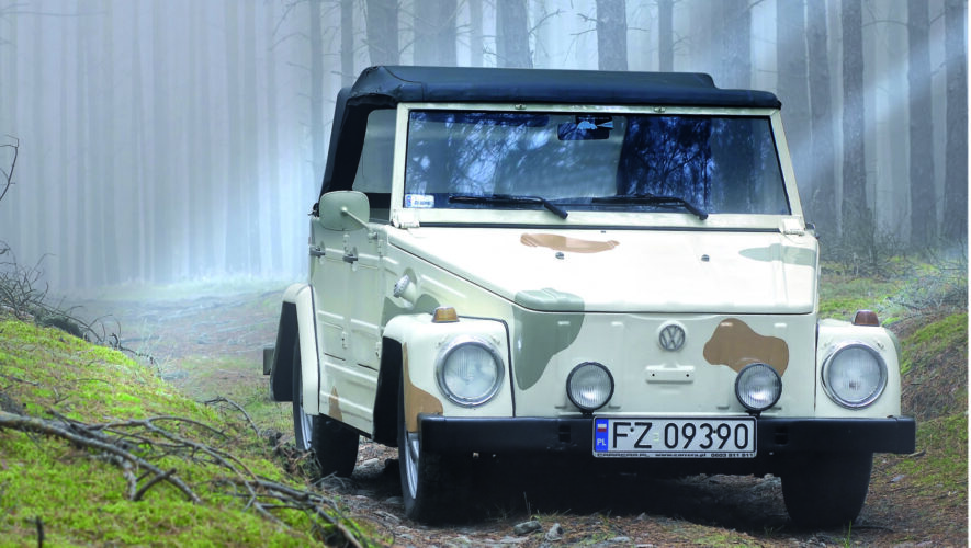 VW Kubelwagen Typ 18-63 auto w lesie przodem