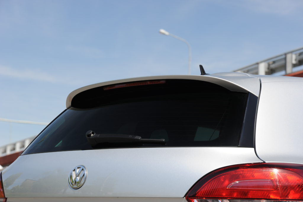 VW Scirocco 1.4 TSI spojler nad tylną szyba
