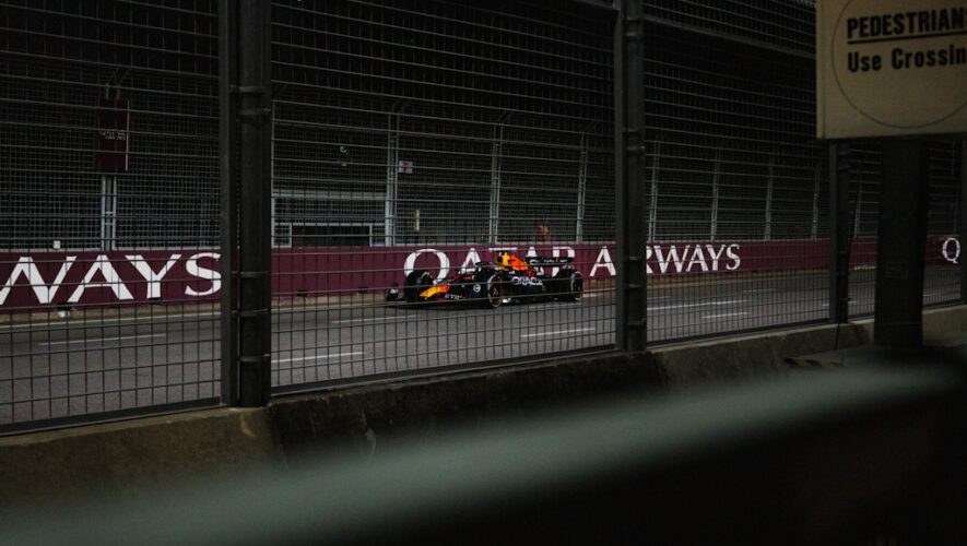 Bolid F1 podczas GP Singapuru