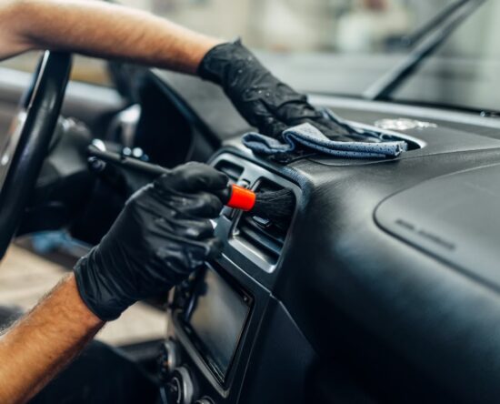 pielęgnacja_kokpitu_auta