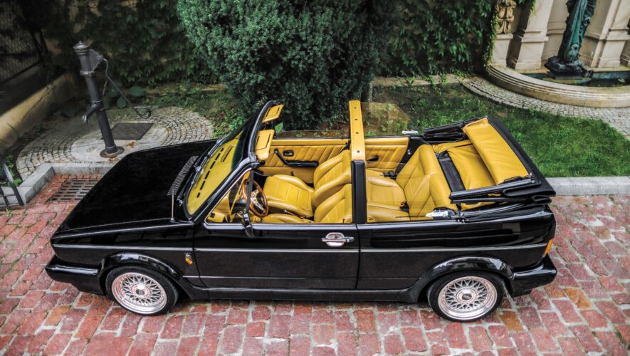 VW Golf Mk1 cabrio widok na auto z otwartym dachem