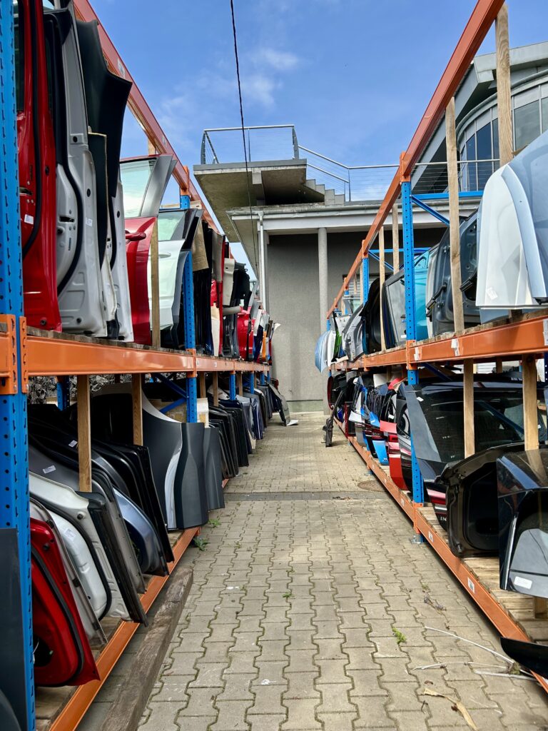 Używane części samochodowe - elementy karoserii: Just-Car
