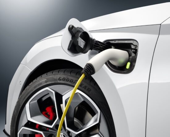 ładowanie auta elektrycznego