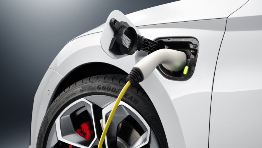 ładowanie auta elektrycznego